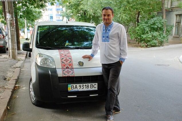 Автовышиванки покоряют Украину: яркие фото патриотов