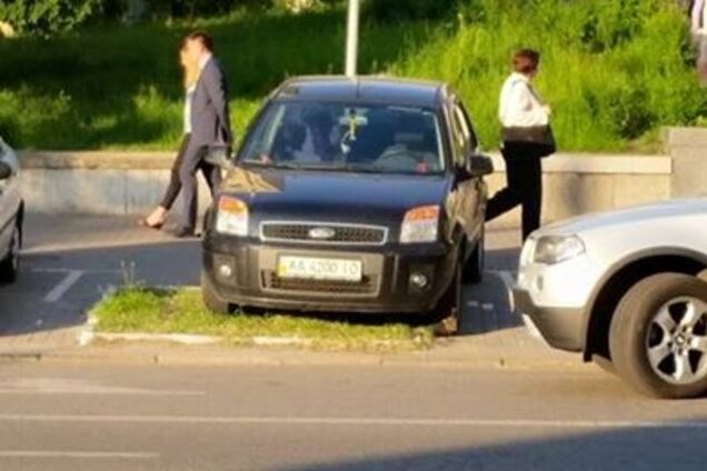 'Герой парковки' влаштував 'фордопасбище' в центрі Києва