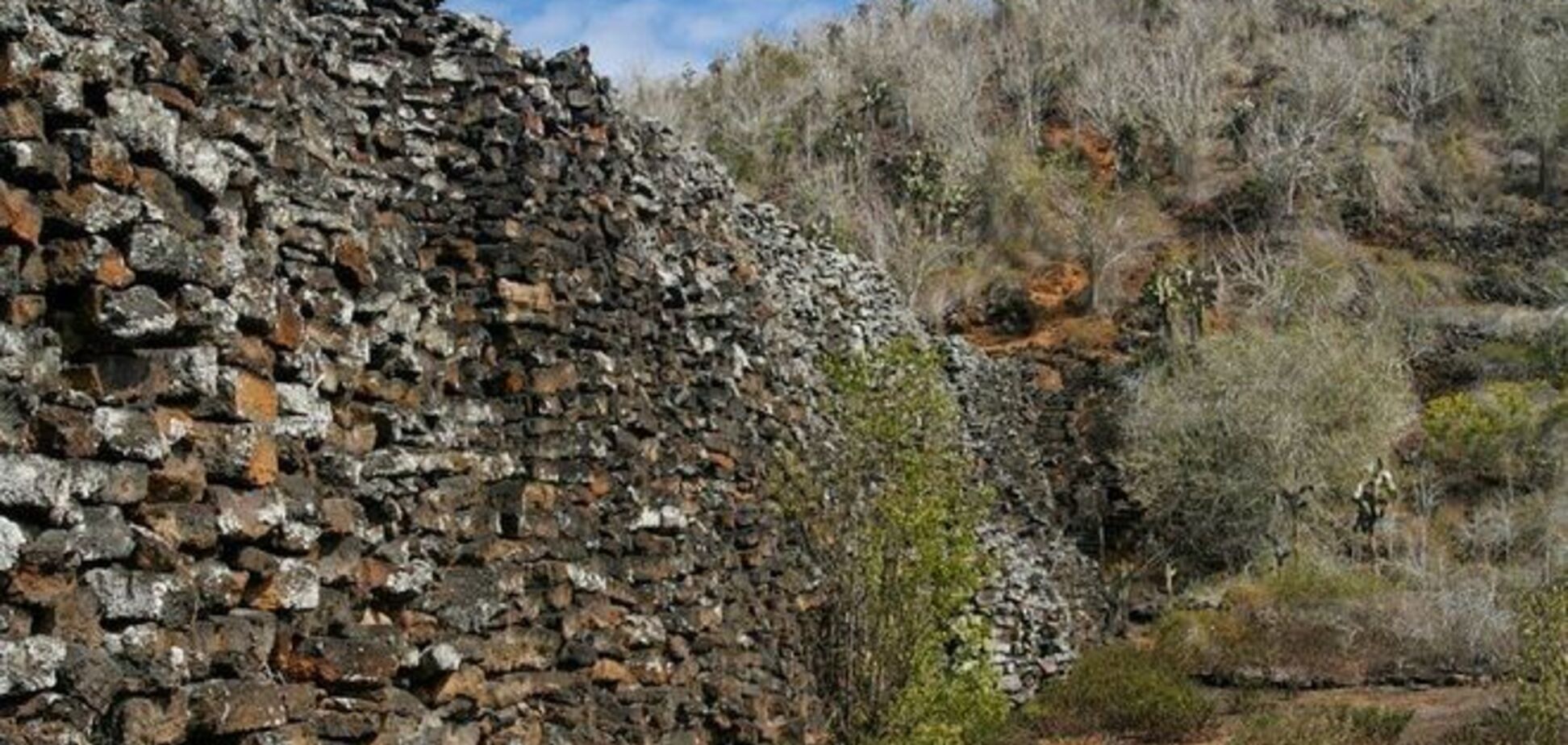 Печальная 'Стена слез' на Галапагосских островах