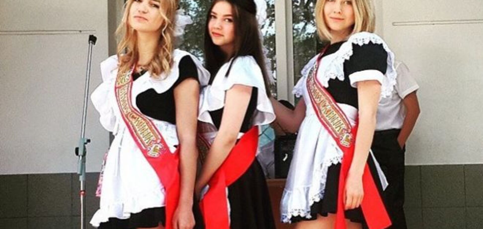 Привет, СССР: российские выпускники 'по-совковому' оделись на последний звонок