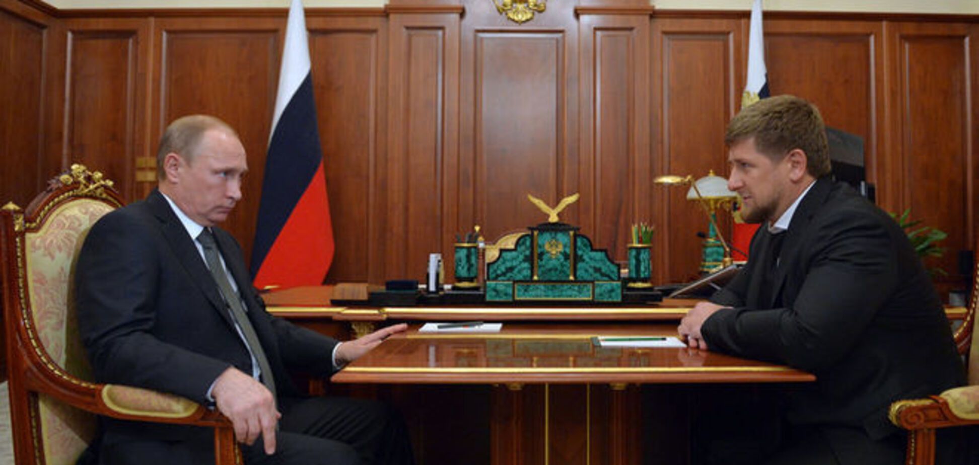 Путин в Кремле наградил Кадырова орденом Почета
