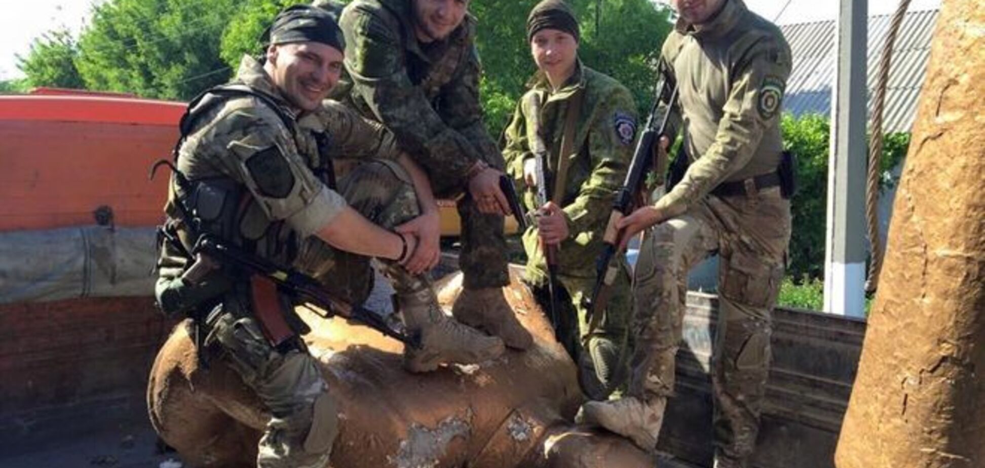 Бойцы 'Киев-1' в Курахово без насилия и давления разобрались с Лениным: опубликованы фото