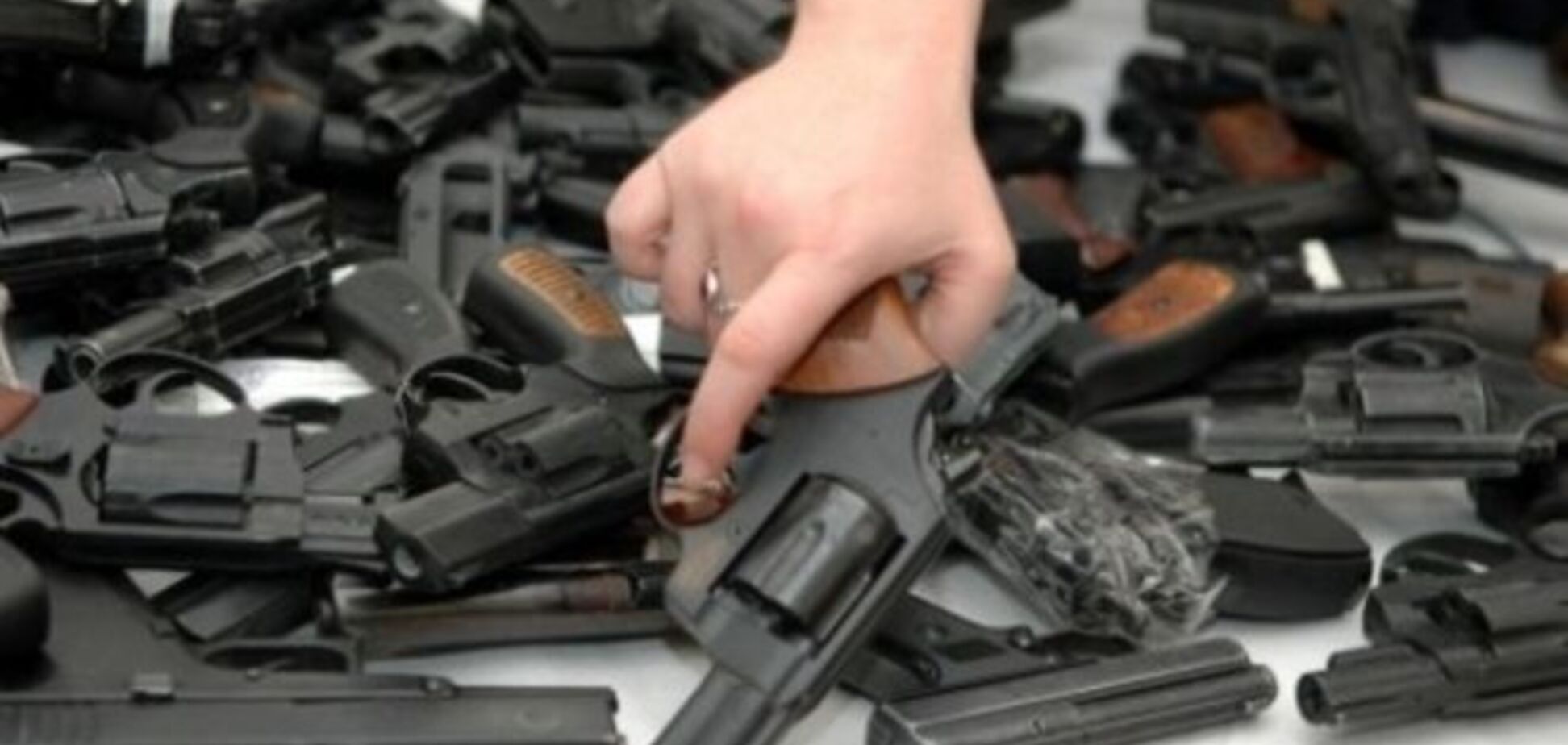 В 'ДНР' разрешат носить оружие всем совершеннолетним