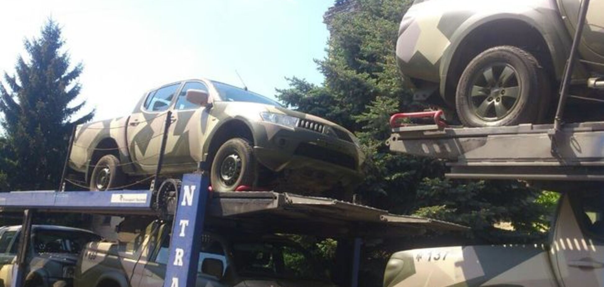 Бойцам АТО отправили новую партию боевых пикапов: фото машин