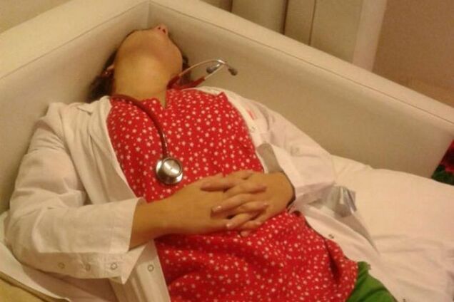 Фото спящих на работе врачей потрясло мир