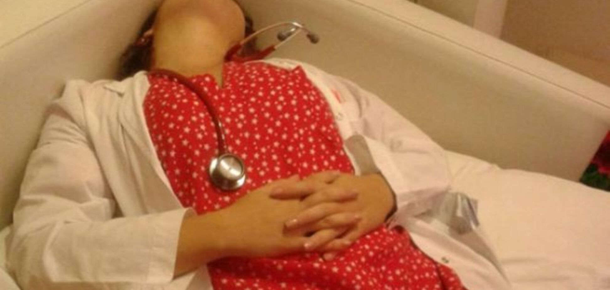 Фото спящих на работе врачей потрясло мир