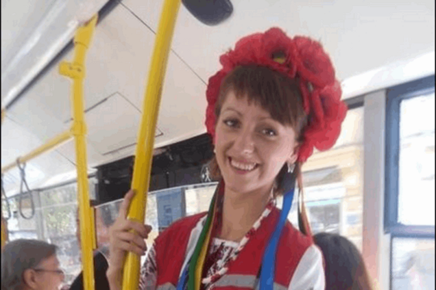 Киевский кондуктор в вышиванке и венке из маков покорила сеть: фотофакт