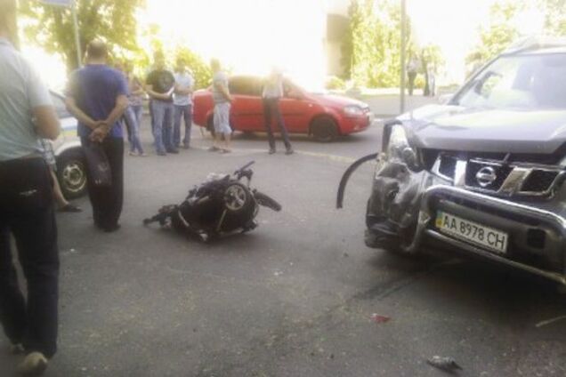 В Киеве иномарка сбила пару с коляской: 7-месячный ребенок в реанимации