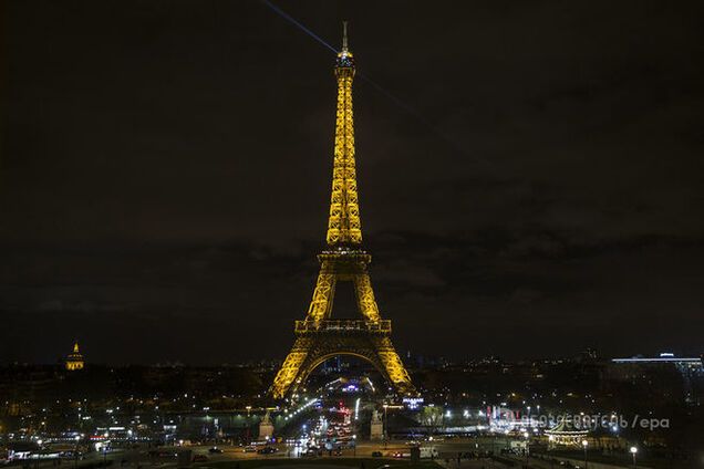 У Парижі закрилася Ейфелева вежа 