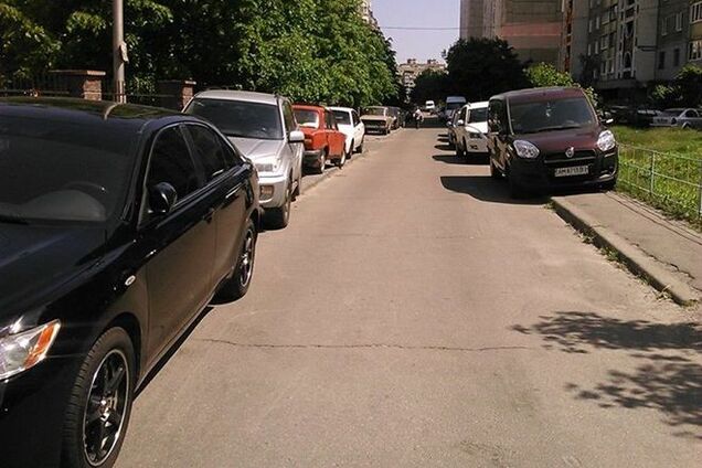 Киевлянка показала улицу, 'где все перепуталось': фотофакт