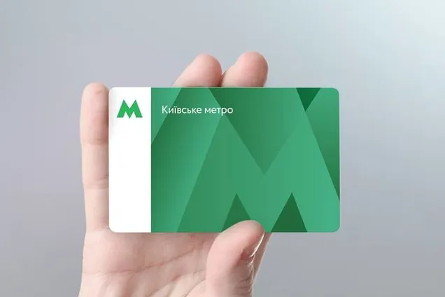 "Продам жетон і картку": у Києві активізувалися скупники проїзних у метро
