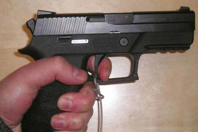 Селфи - страшная сила! Москвичка прострелила себе голову, фотографируясь