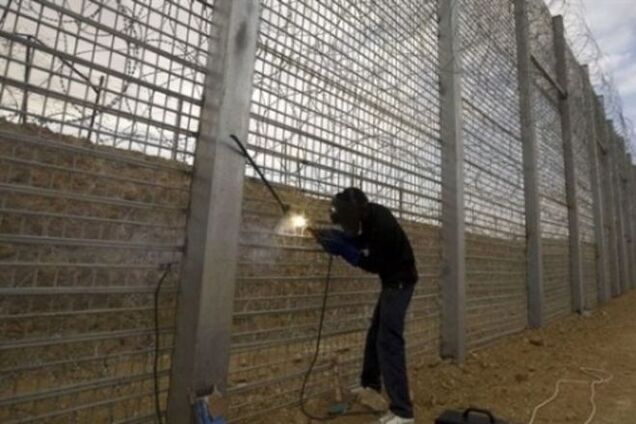 Когда закончат строить стену между Украиной и Россией: у Порошенко назвали дату