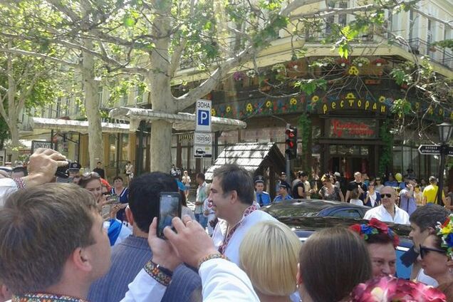 Саакашвили дефилировал на Марше вышиванок в Одессе: фотофакт