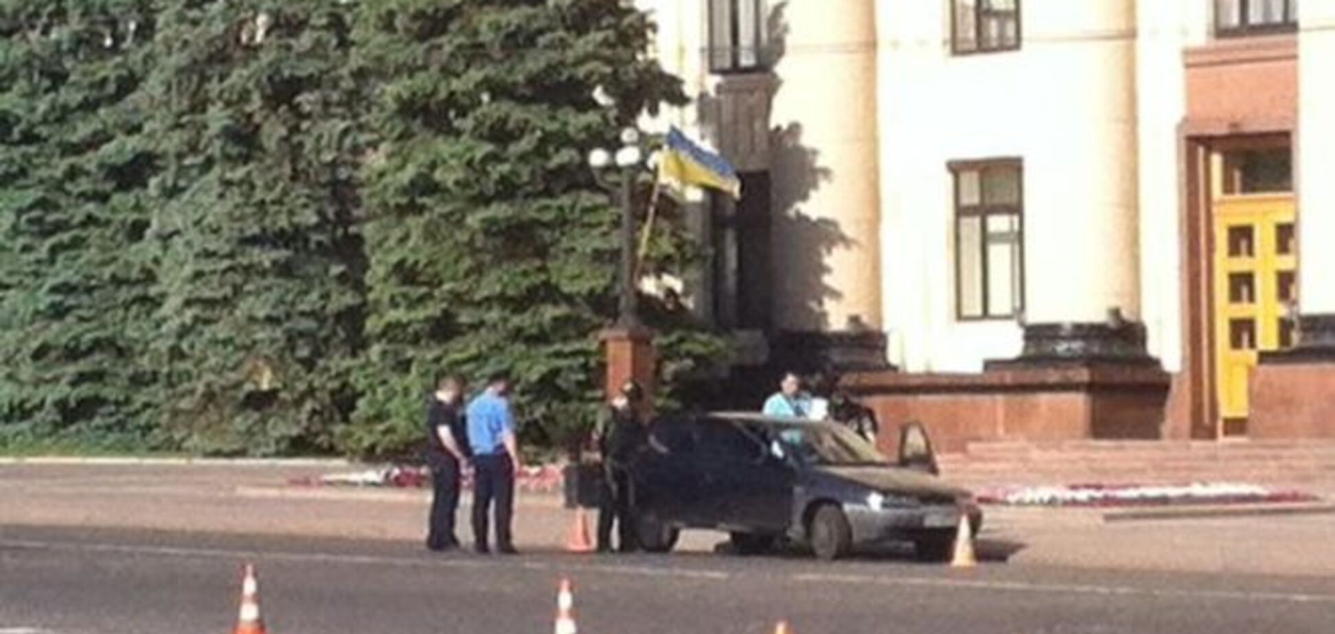 Авто с донецкими номерами устроило переполох в центре Харькова: фото с места событий