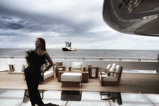 Ксения Собчак прибыла в Канны в 'щекотливом' наряде: фото светской львицы