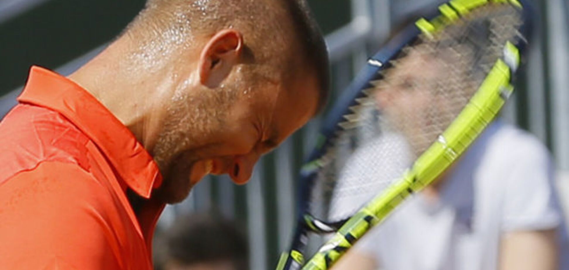 Российский теннисист избил себя ракеткой по голове: шокирующее фото и видео