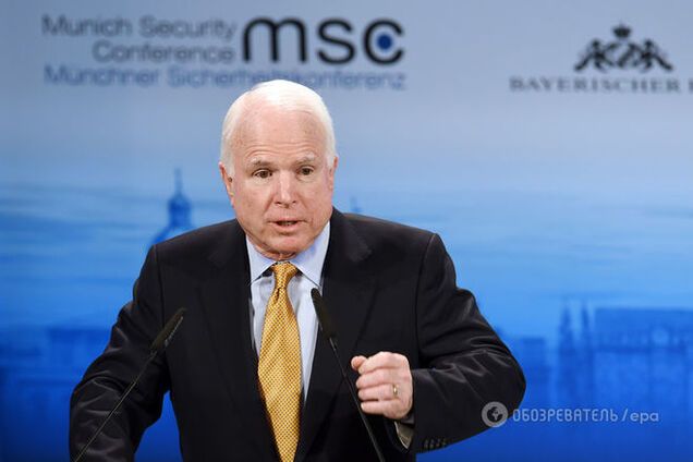 Маккейн назвал пресс-секретаря Обамы идиотом