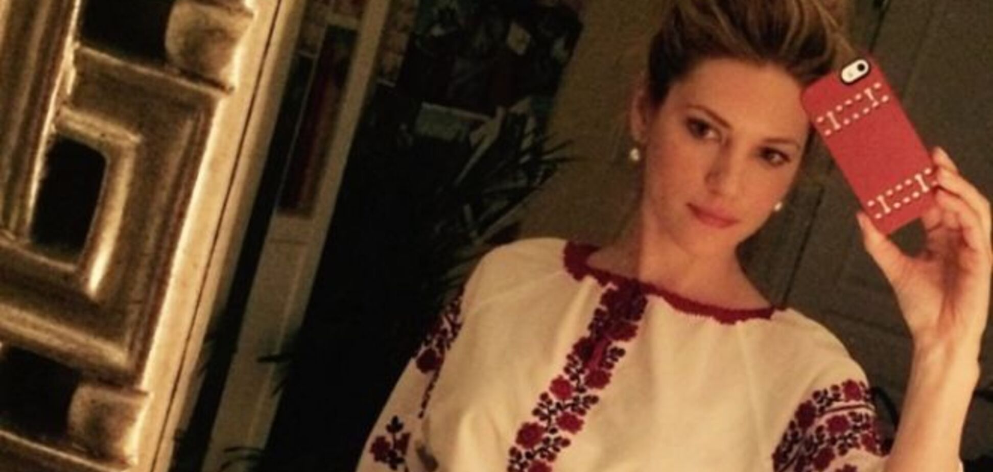 Звезда Голливуда из Канады гордится украинскими корнями: фото актрисы в вышиванке