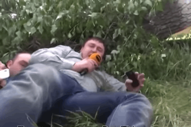 'А пули свистят, пули'. Журналист росСМИ чуть не умер от страха во время боя в АТО: видеофакт