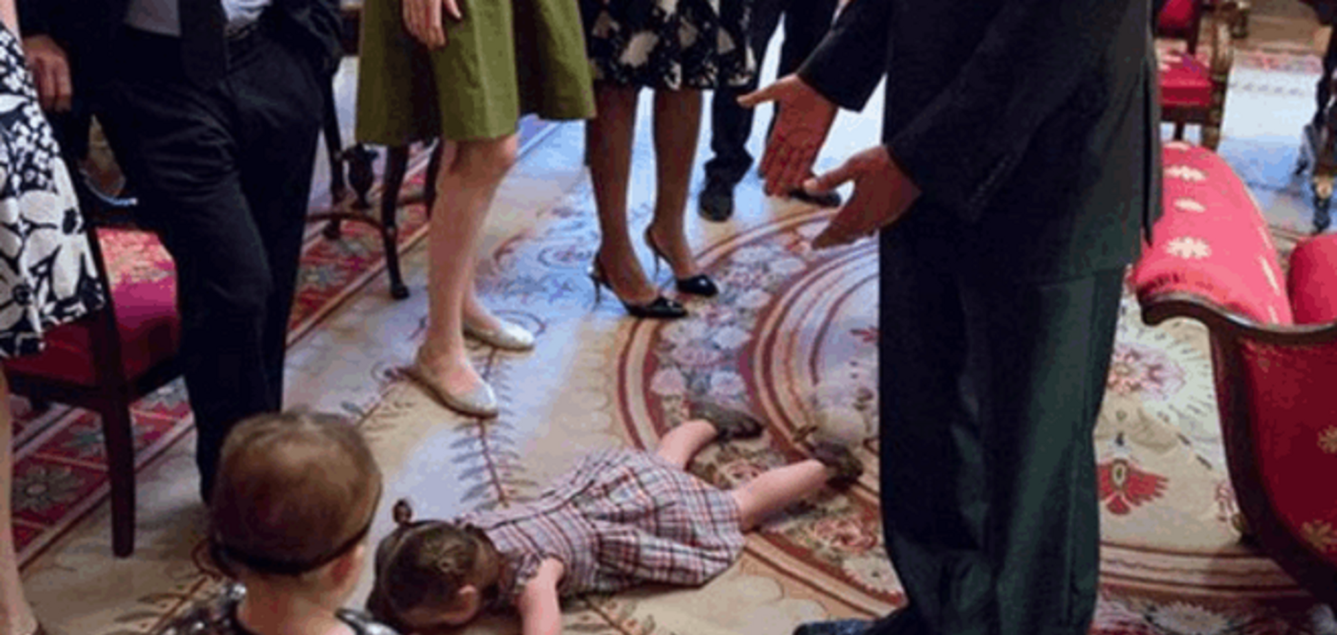 Дочь журналистки закатила истерику на приеме у Обамы: фотофакт