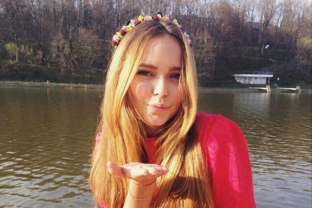Дочь Дмитрия Маликова пришла на школьный последний звонок в мини-платье