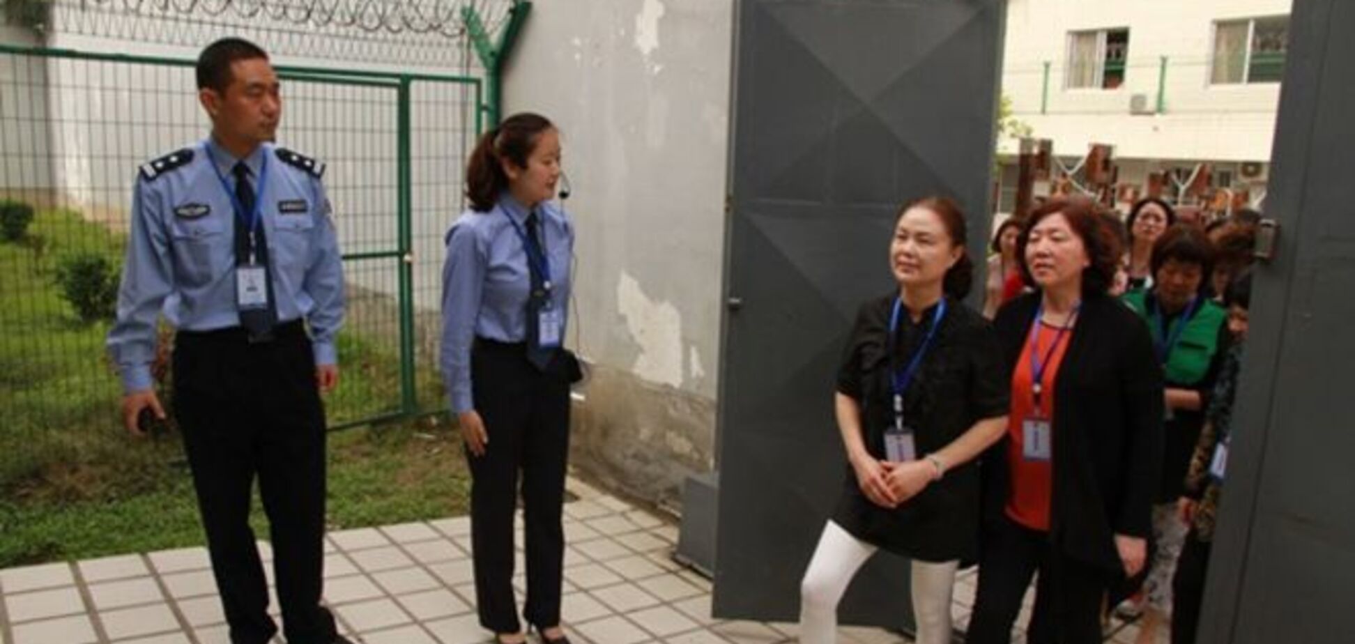 Профилактика коррупции по-китайски: чиновников с семьями на день закрыли в тюрьме