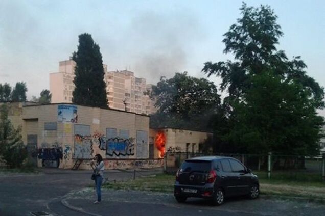 В Киеве подростки жгли тополиный пух и устроили пожар 