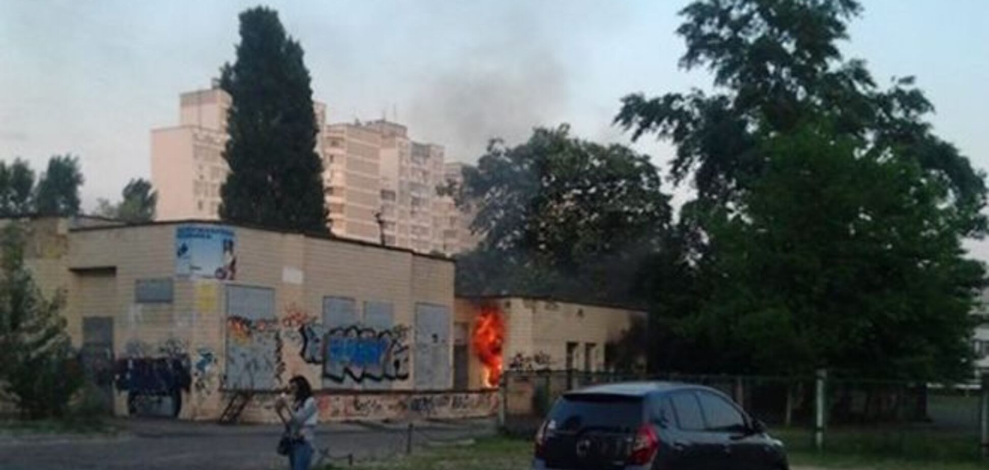 В Киеве подростки жгли тополиный пух и устроили пожар