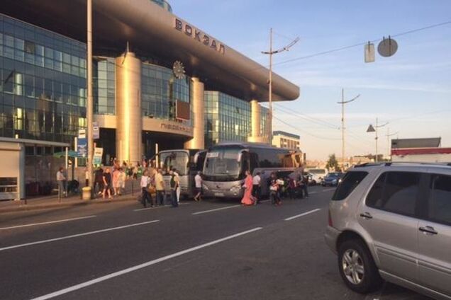 Возле ж/д вокзала Киева застукали злостного автобуса-нарушителя: фотофакт