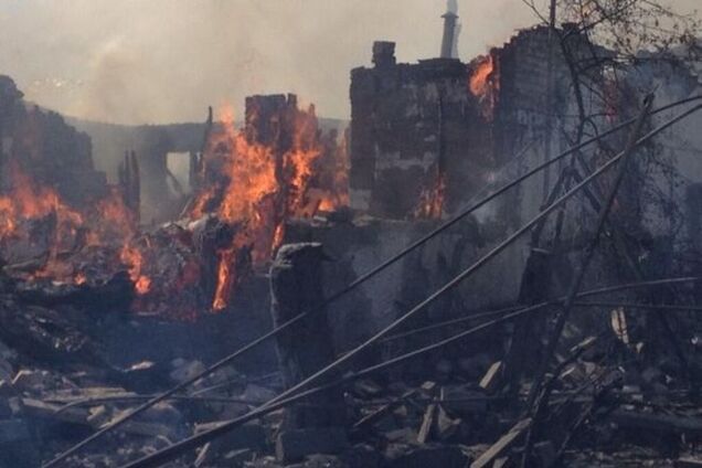 В Станице Луганской из-за нарушения террористами минских соглашений сгорели жилые дома