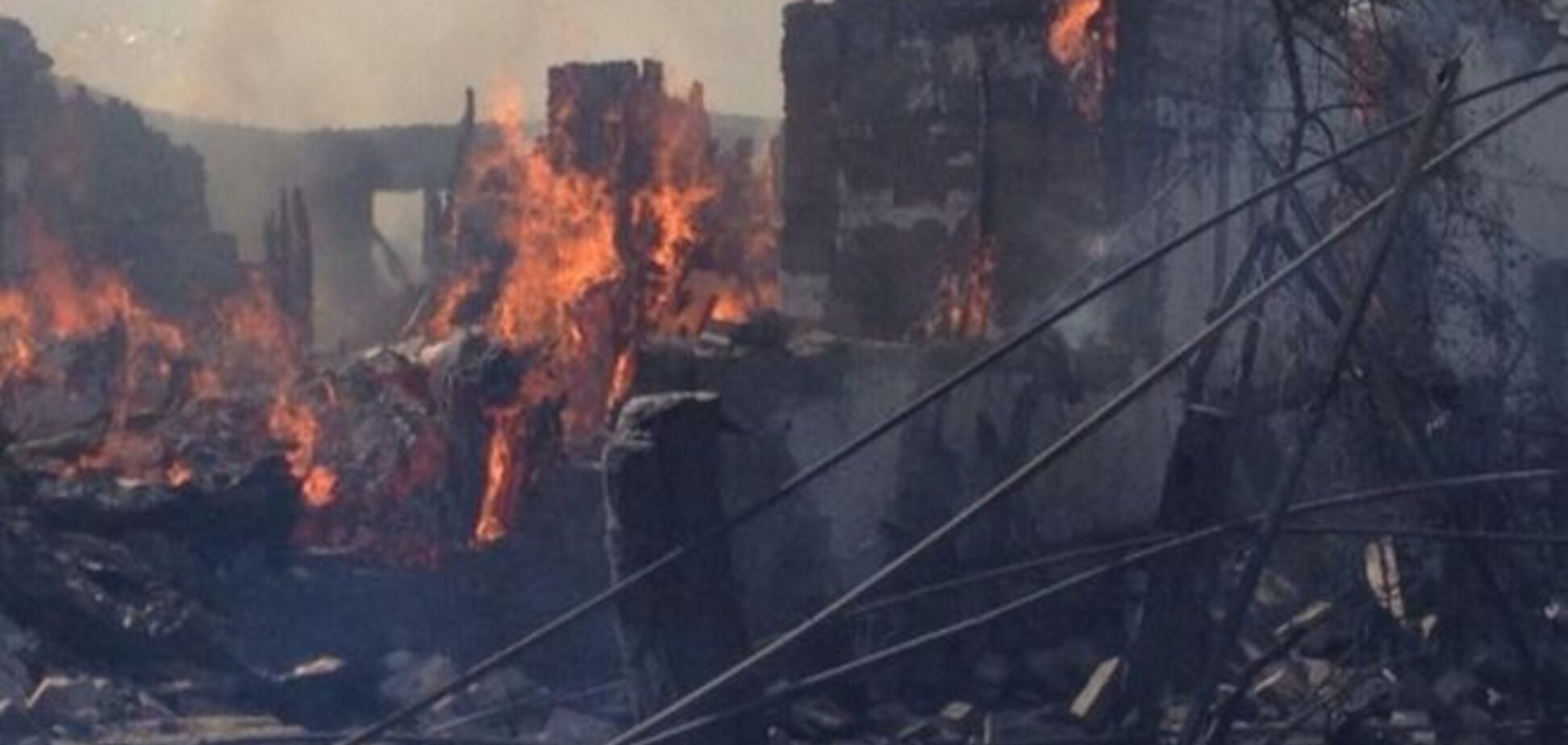В Станице Луганской из-за нарушения террористами минских соглашений сгорели жилые дома
