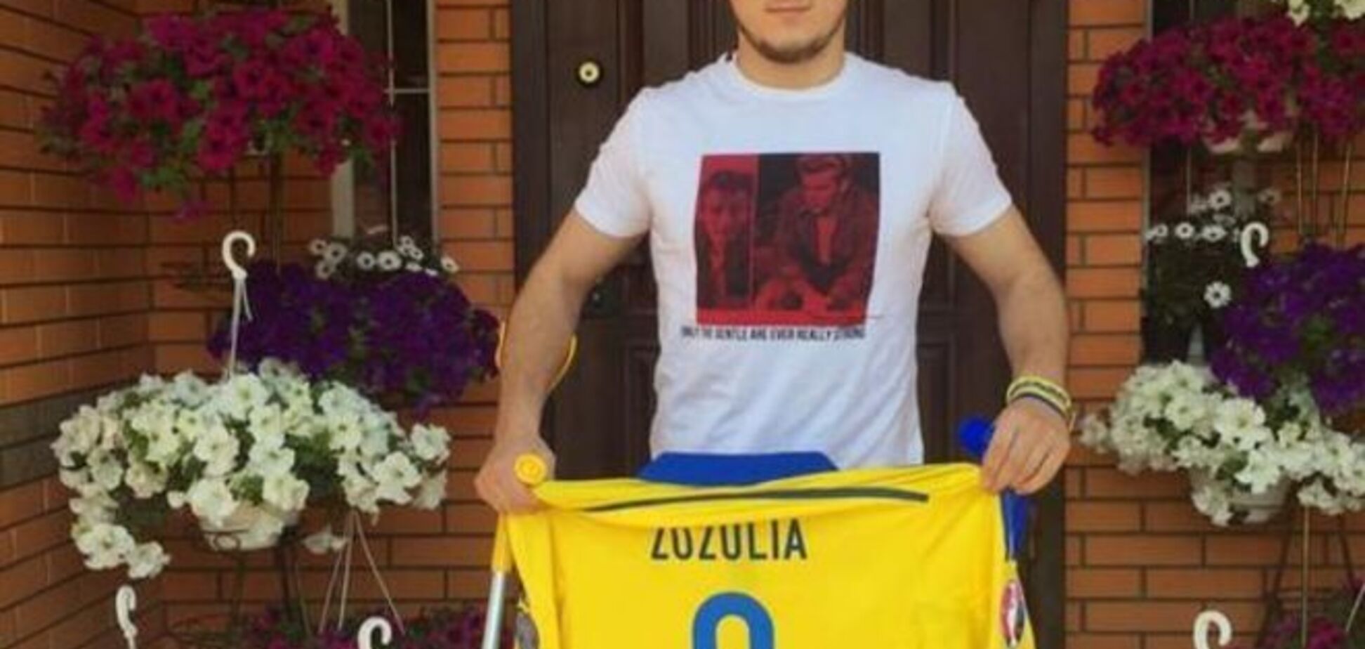 Футболку игрока 'Днепра' продали за 33 500 гривен