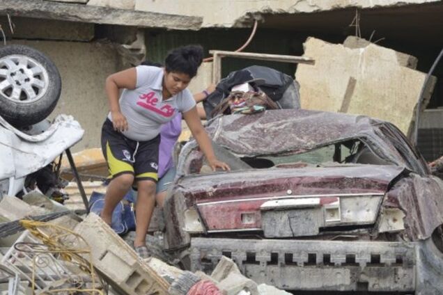 В Мексике смерч вырвал из рук матери младенца: фото стихийного бедствия