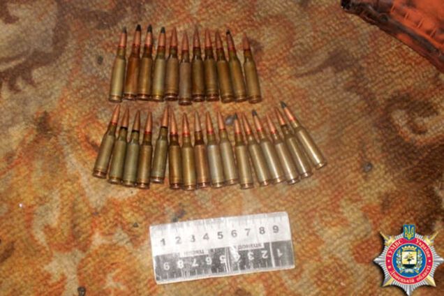 В Дзержинске нашли тайник с оружием и боеприпасами: фото с места событий