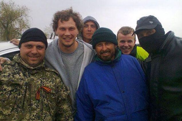 Пятов прокомментировал скандальное фото на блокпосту в Донецке