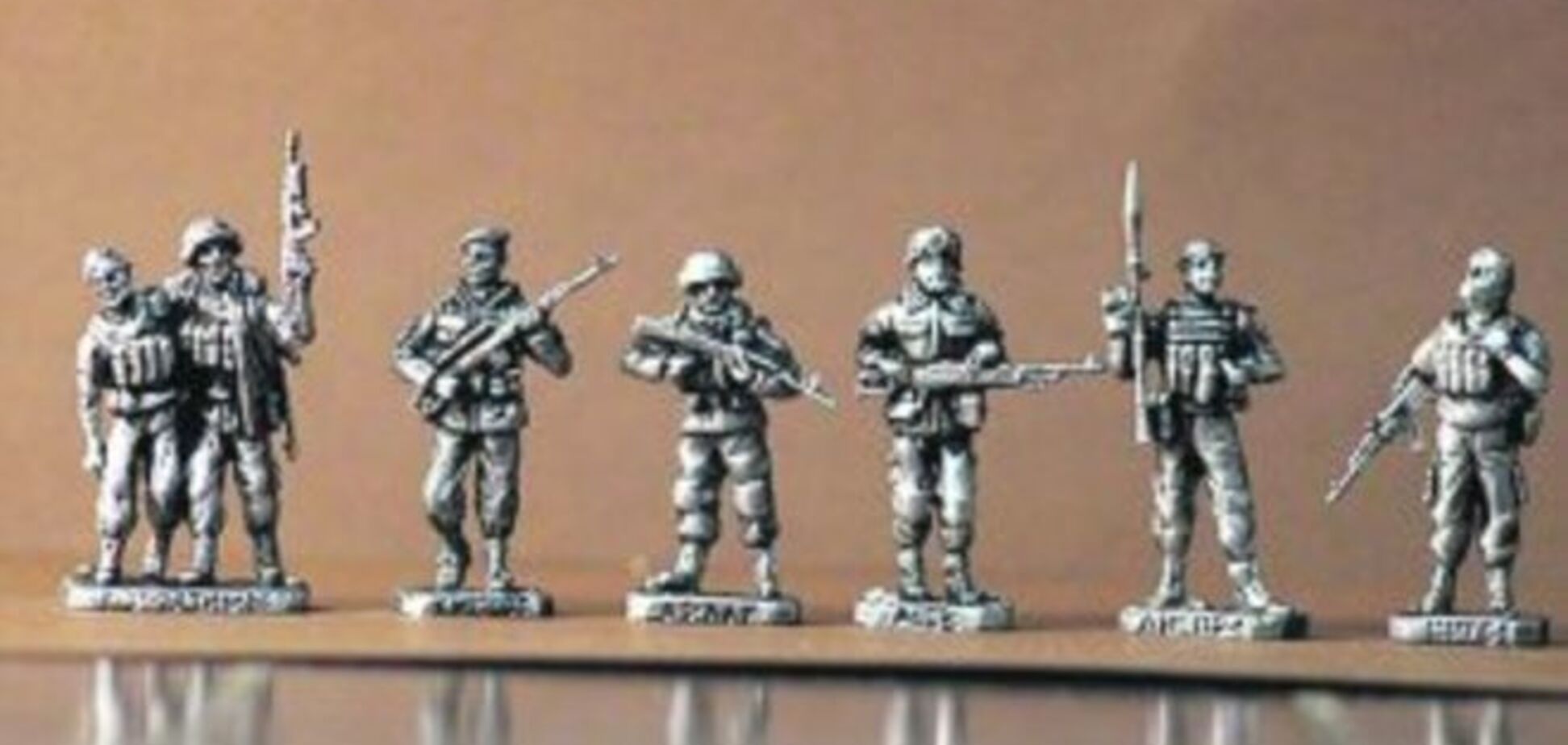 Добровольцы АТО против Гиркина: вернулась мода на оловянных солдатиков