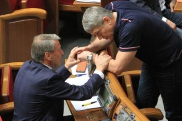 Нардеп от Блока Порошенко носит часы почти за полмиллиона. Фотофакт