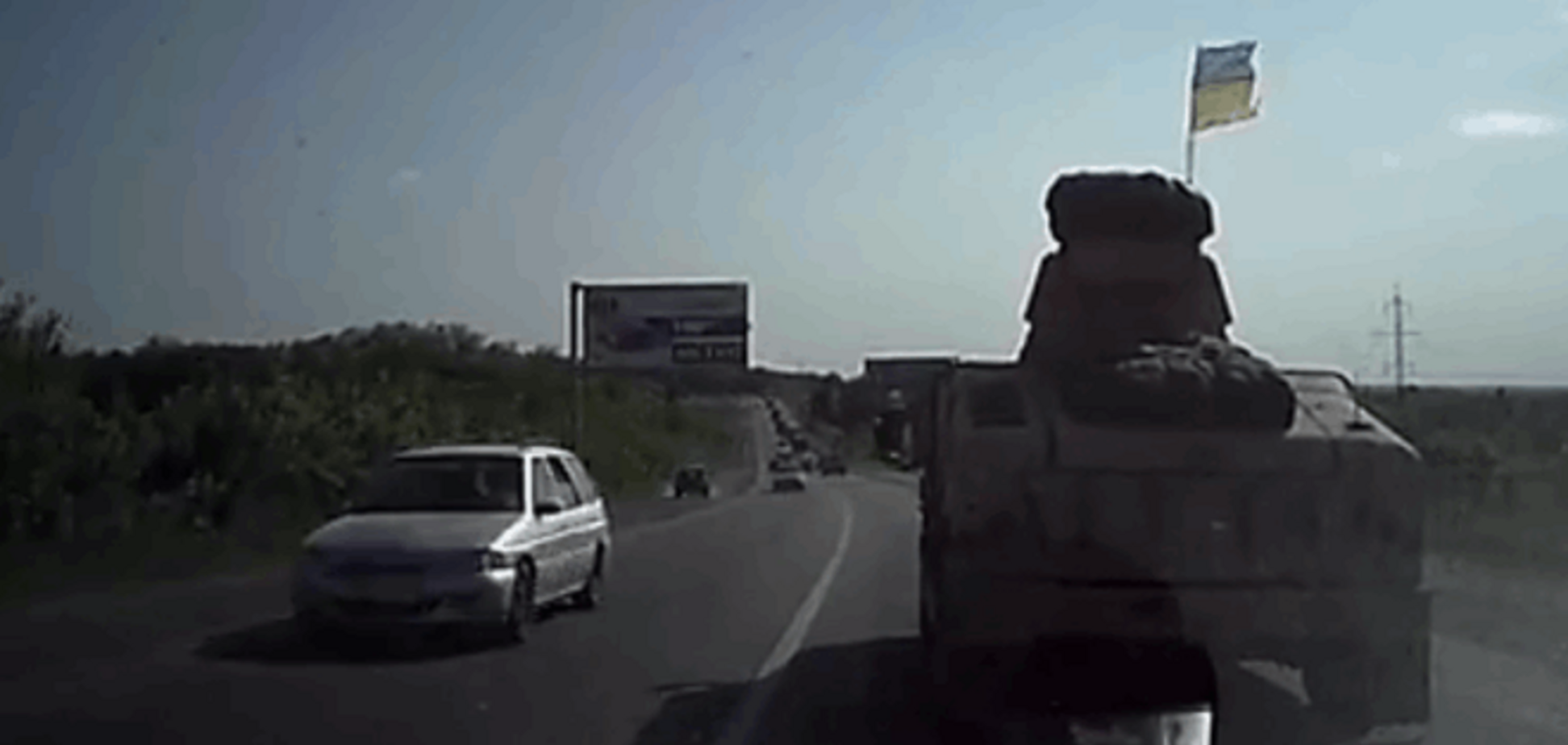 Большая колонна американских броневиков движется в зону АТО: видеофакт