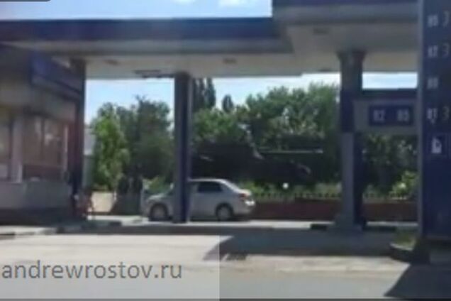 Военная техника без знаков различия в центре Ростова