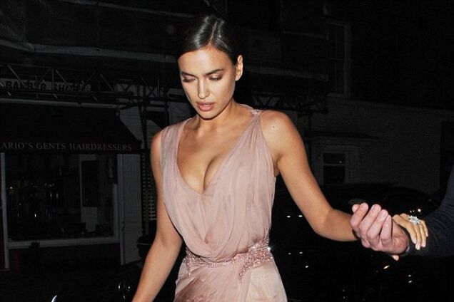 Ирина Шейк пришла на спектакль Брэдли Купера в невероятно сексуальном платье