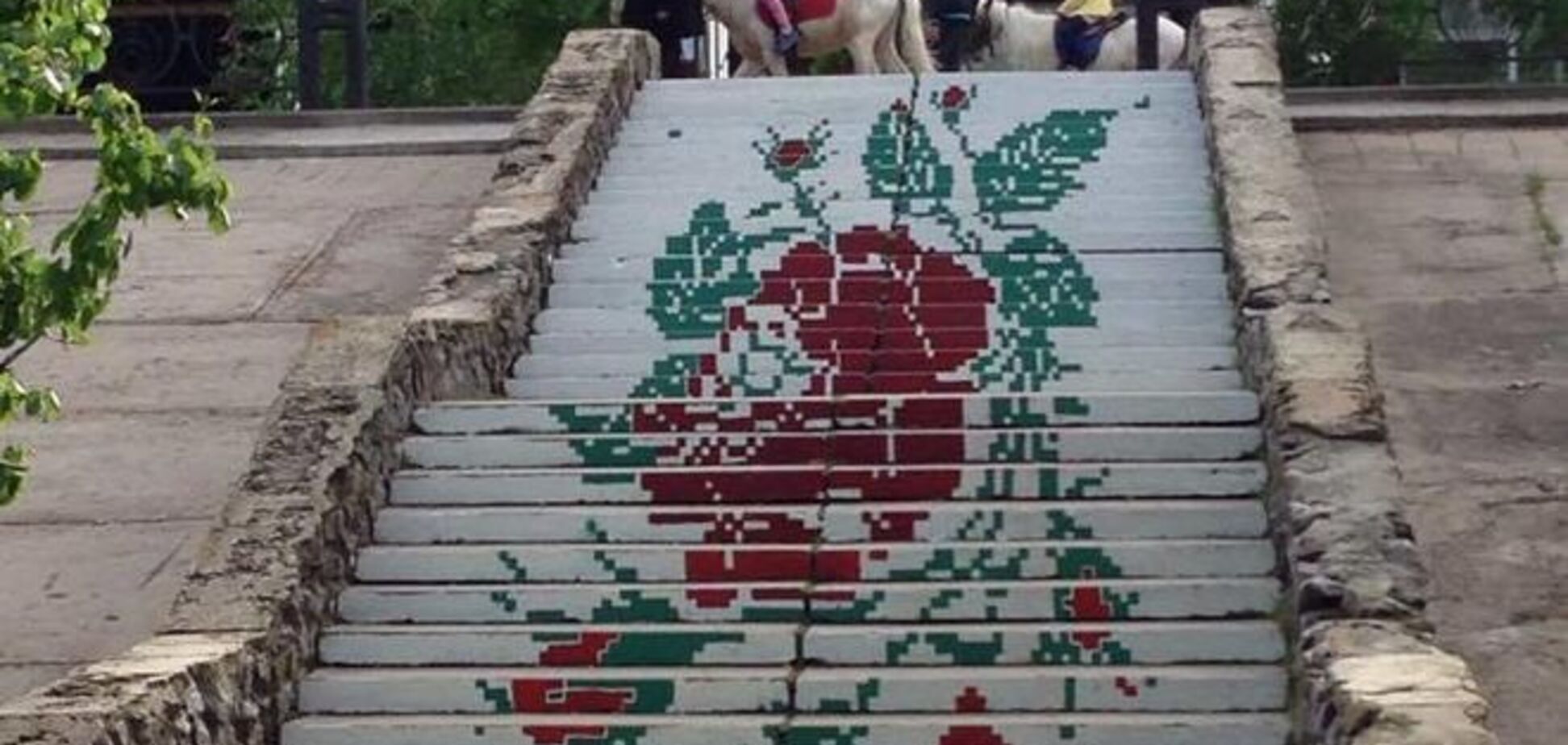 В Киеве появилась лестница-вышиванка