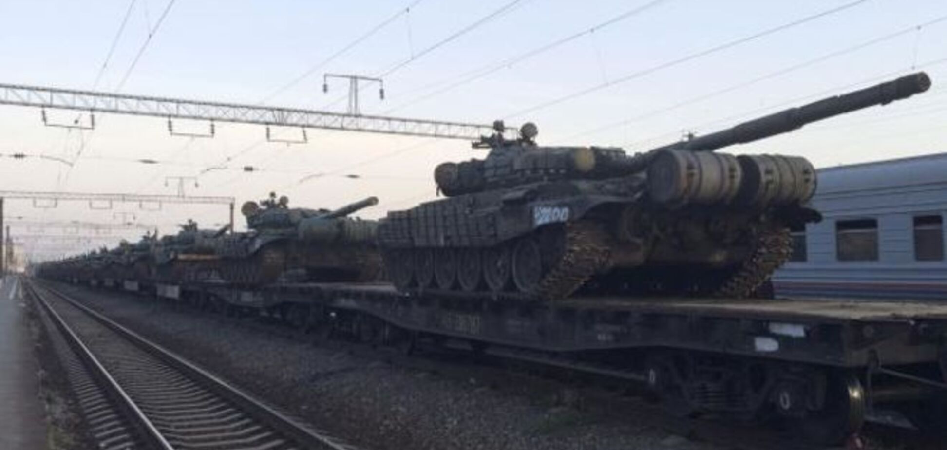 Россия накопила сотни единиц техники и тысячные войска у границы с Украиной - Reuters