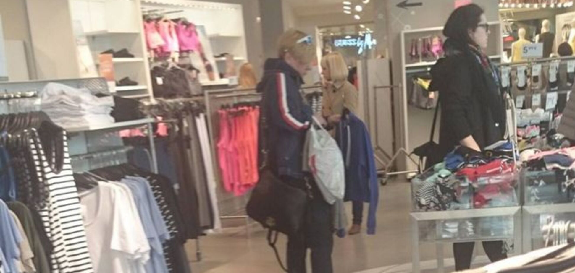 Гонтарева пошла на шопинг в Риге потому, что замерзла