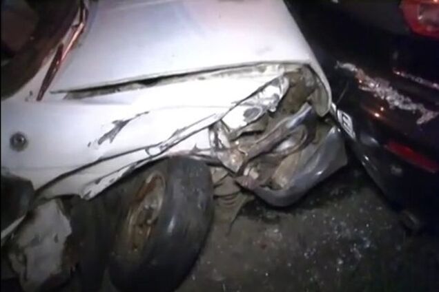 В Киеве дедушка на 'Москвиче' протаранил три автомобиля