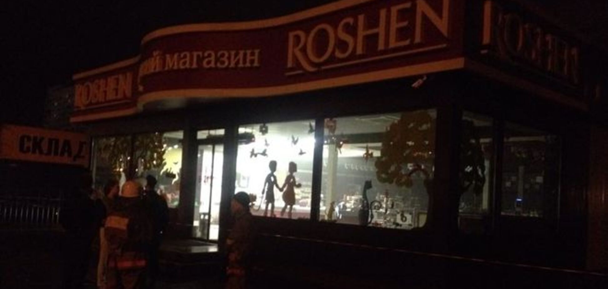 В Киеве на Оболони взорвали магазин ROSHEN. Фото и видео с места события