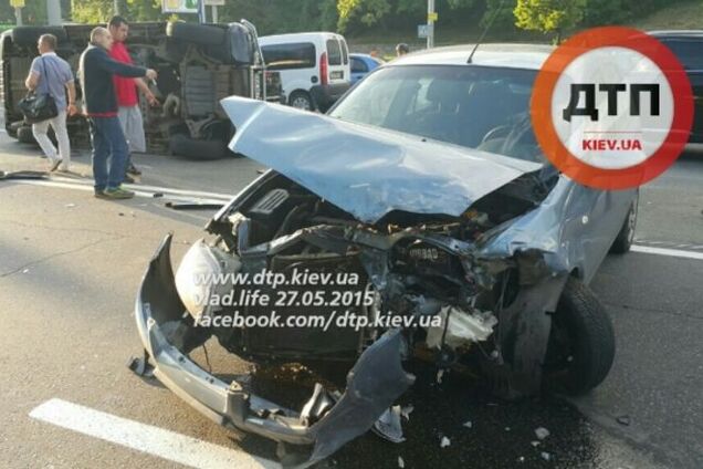 В Киеве в ДТП попали 8 автомобилей: пострадал 4-летний ребенок