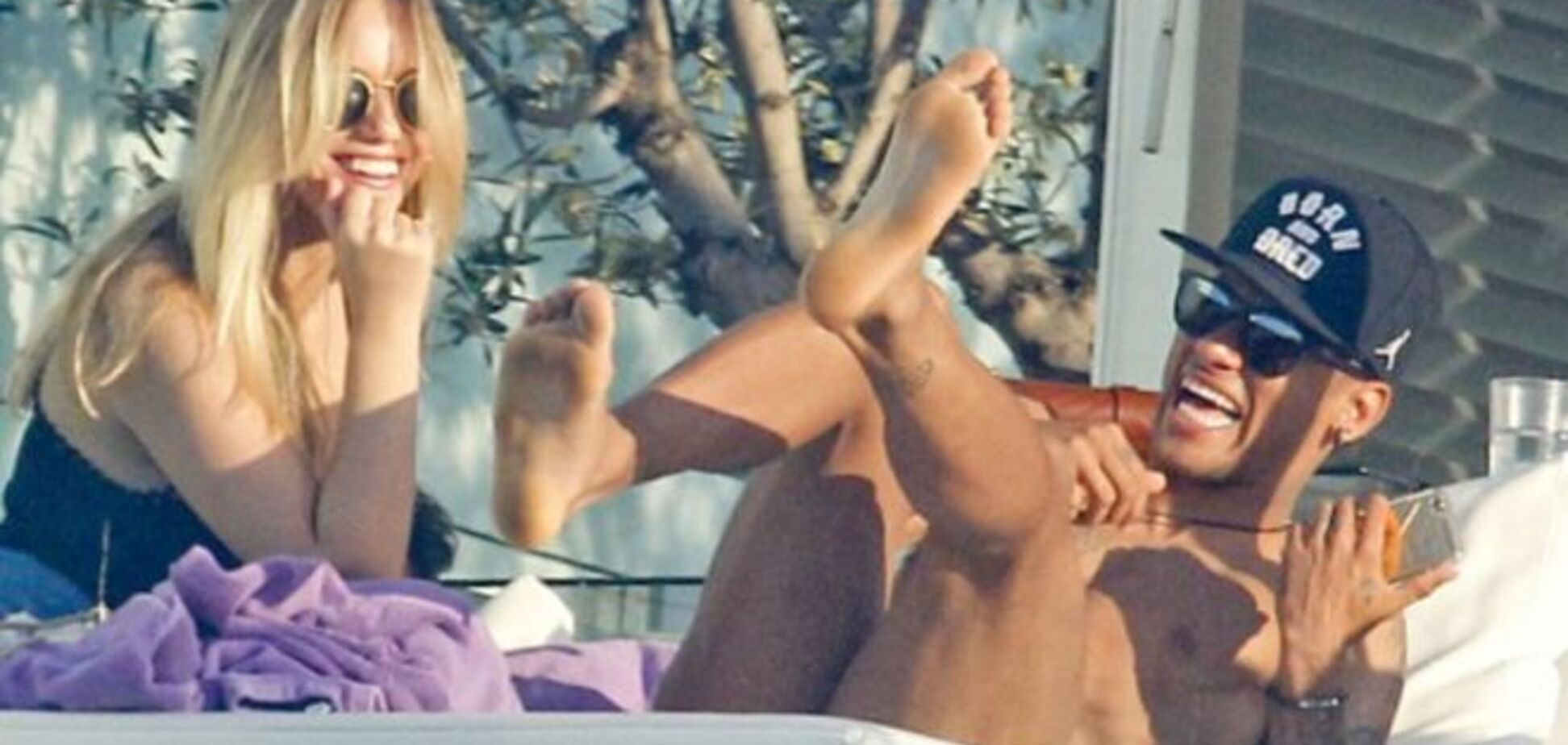 У звезды 'Барселоны' появилась новая девушка: фото красотки