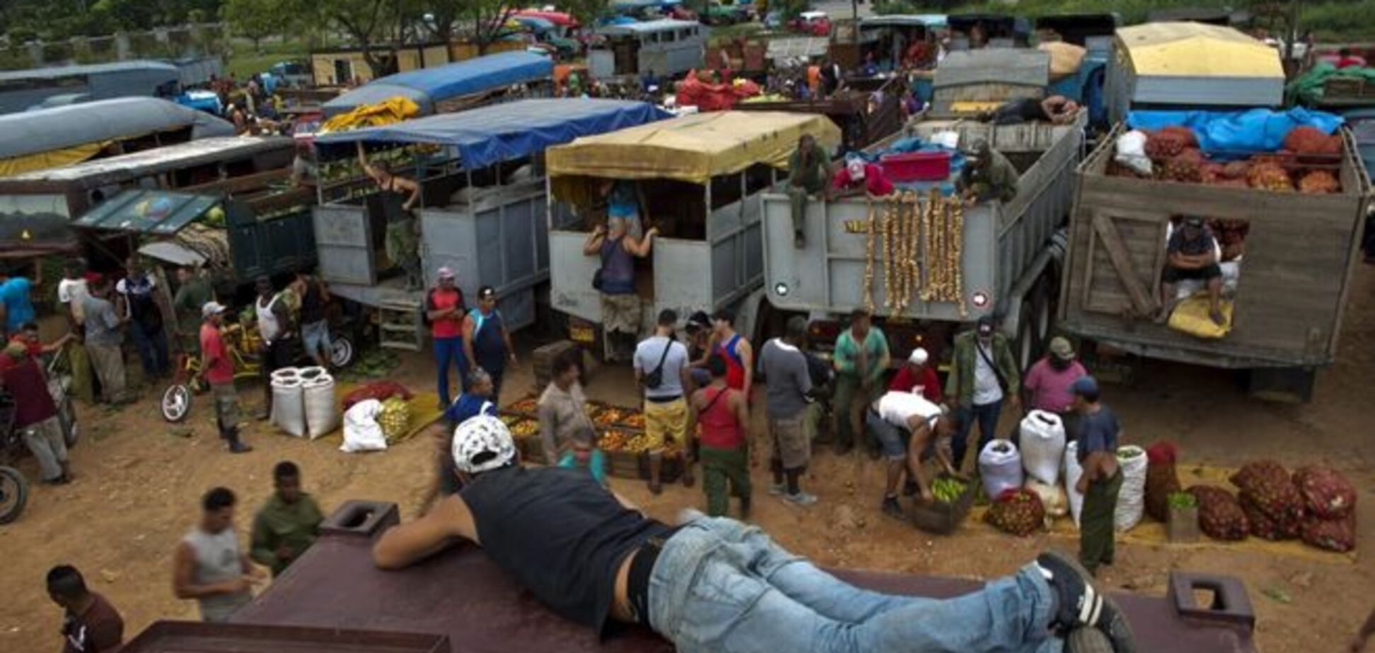 Жизнь на Кубе: как выглядит уличный рынок в Гаване