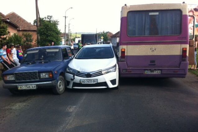 Не проскочил! На Закарпатье сотрудник прокуратуры 'застрял' и устроил ДТП